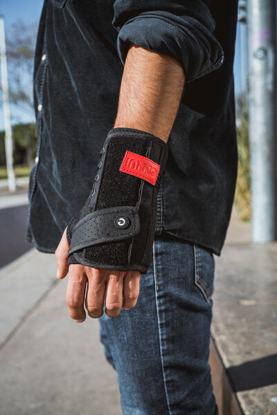 ST Evo Wristguard